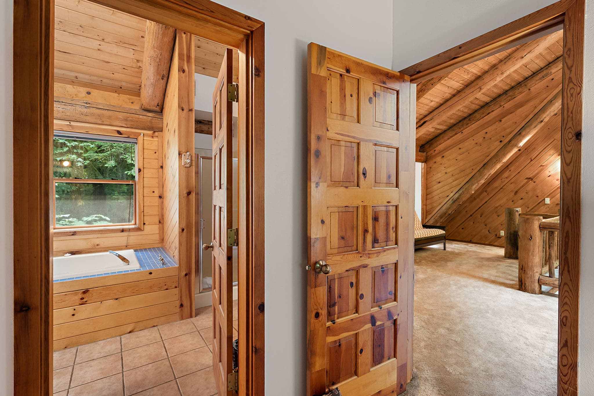 Upstairs bath opens to both the master and the loft landing.