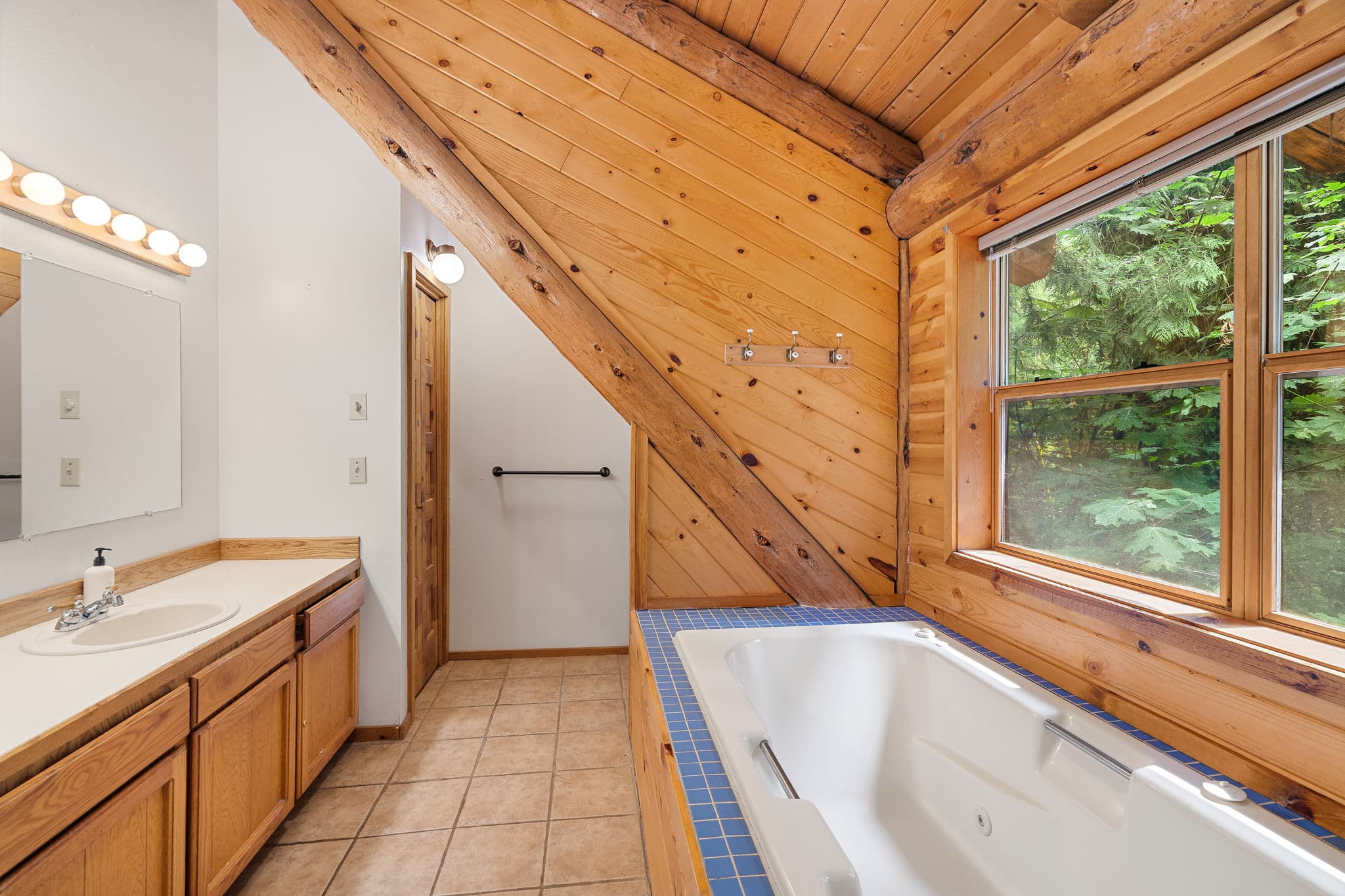 Jetted tub and vanity in the upstairs bathroom.